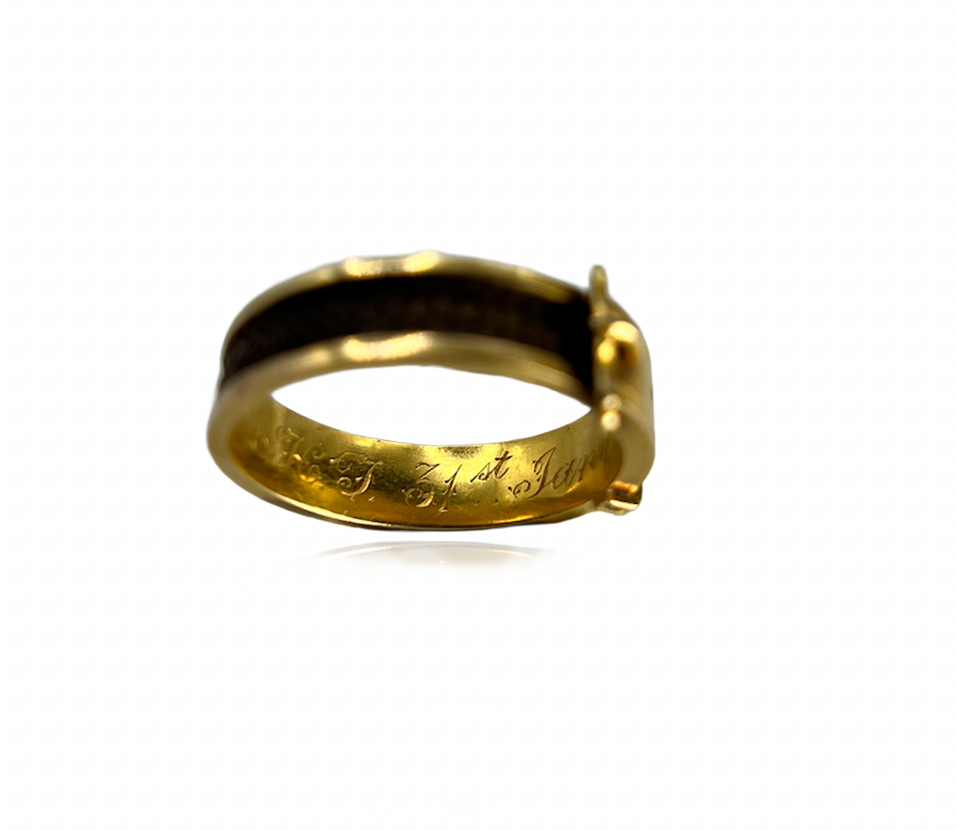 Momento Buckle Ring