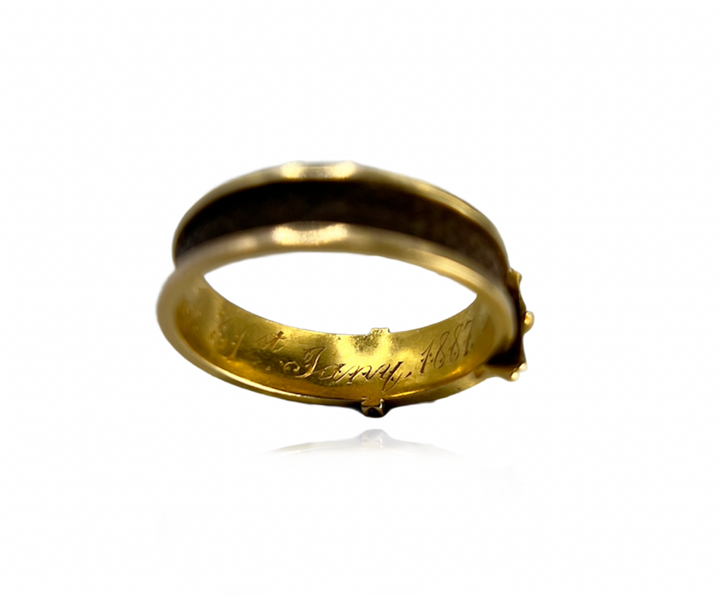 Momento Buckle Ring