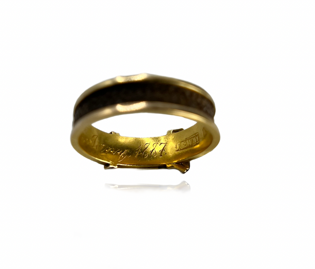 Momento Buckle Ring