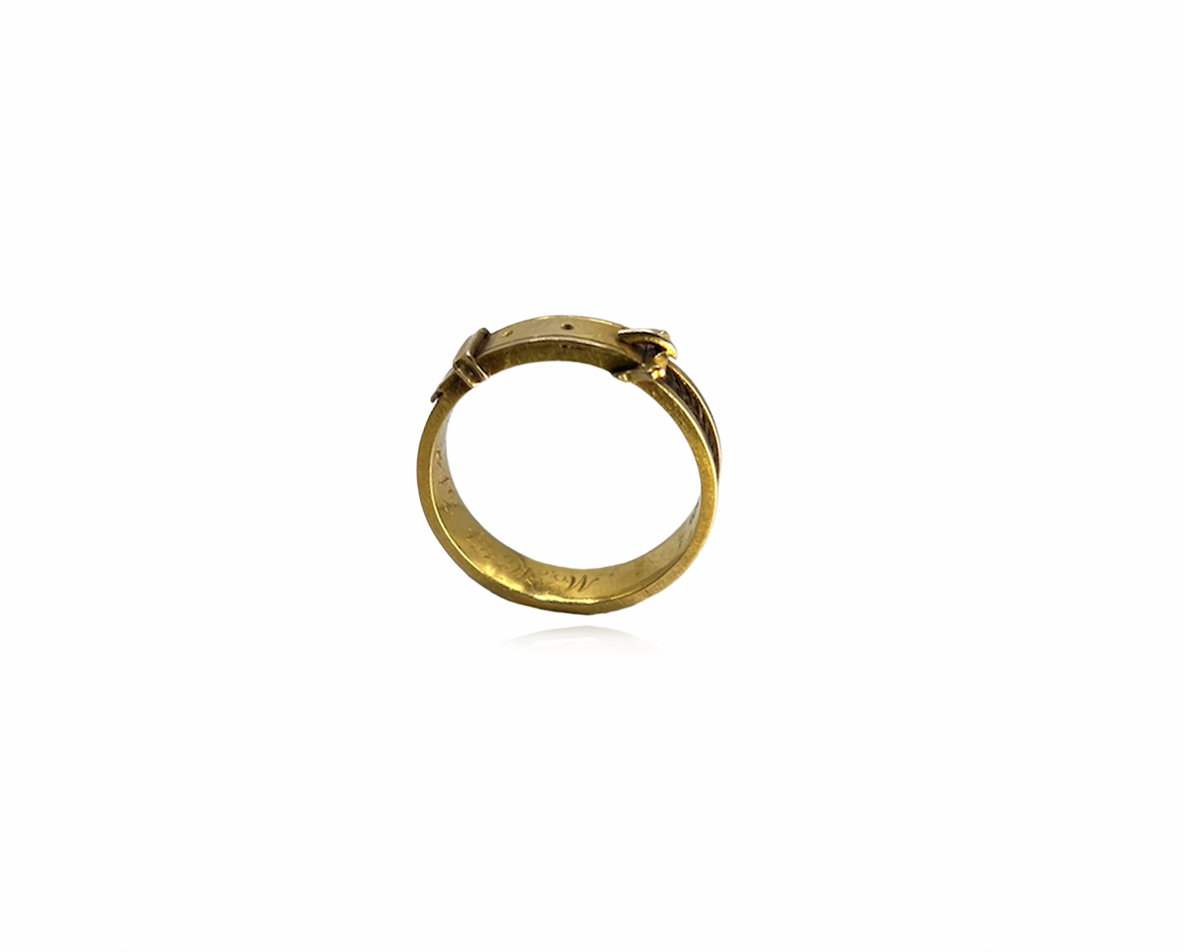 Momento Buckle Ring