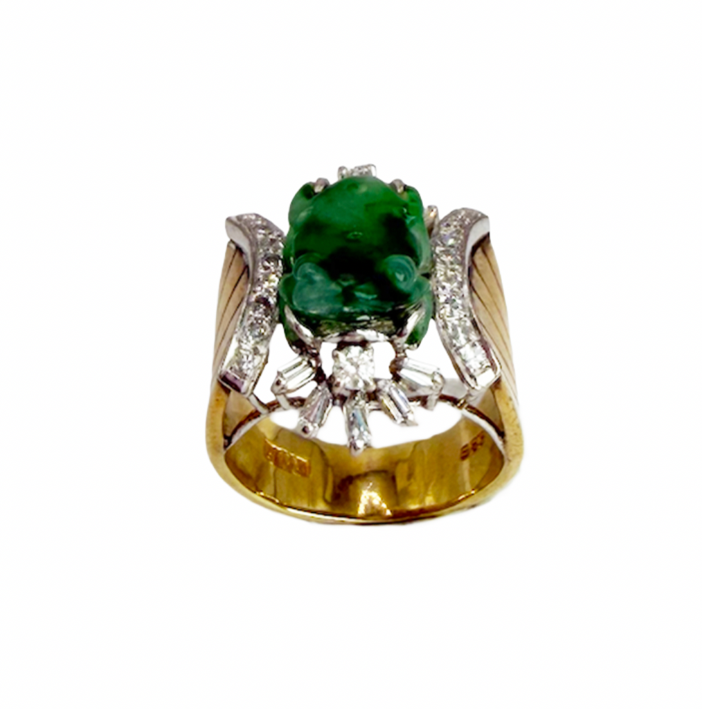Jadeite Frog on Gold And Diamond Band